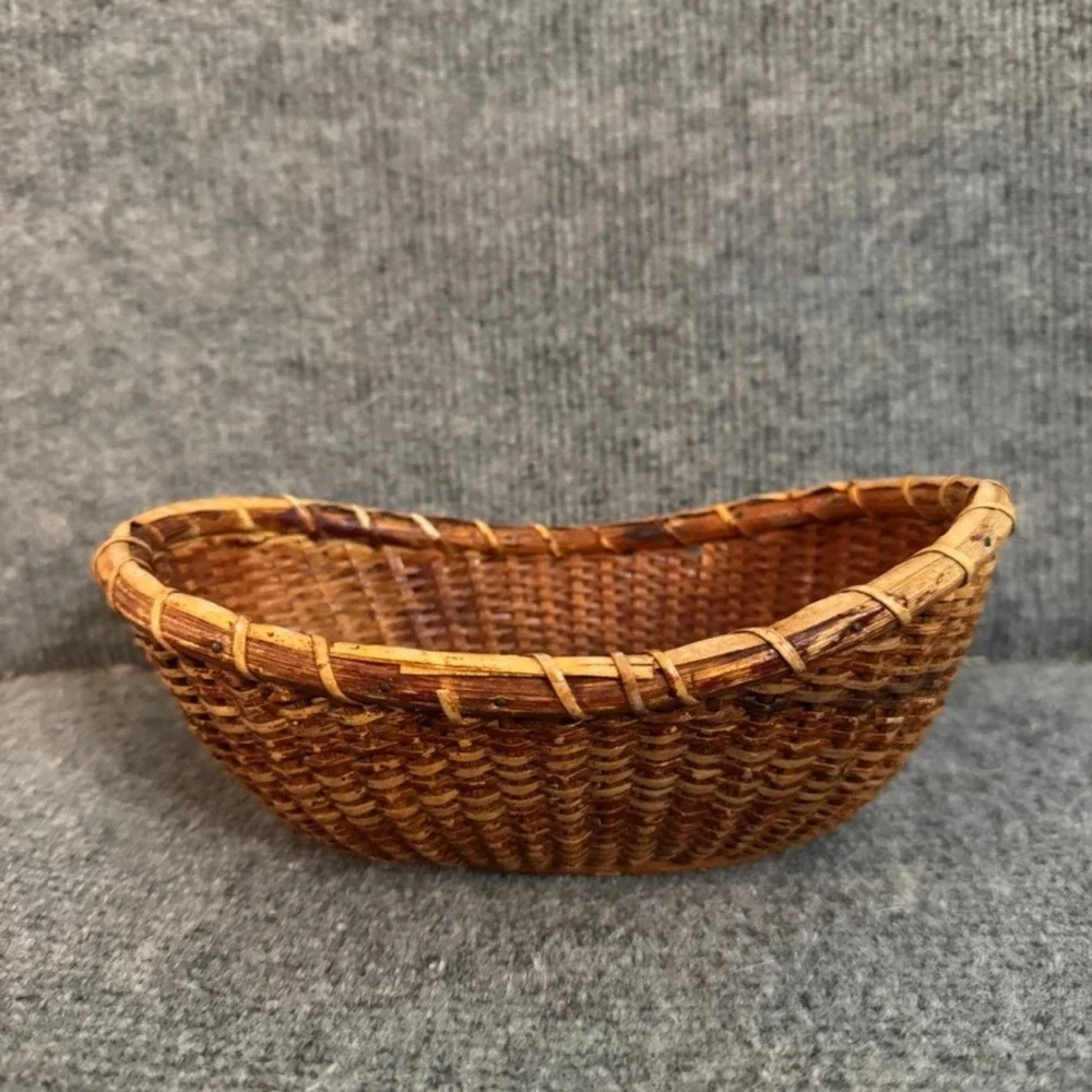 Vintage Nantucket Handwoven Wicker Basket Oval Penny Scalloped Rim 8 Inch